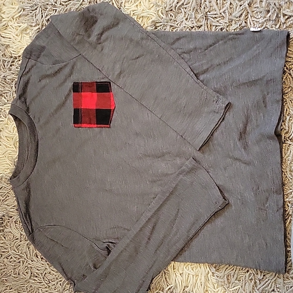Gap buffalo plaid pocket tee